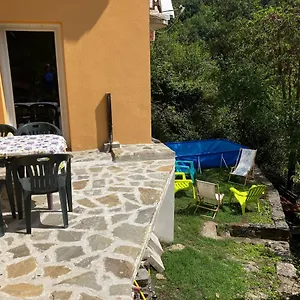 Stunning 2-bed In , Borgo Val di Taro Italia